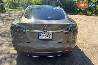 Лифтбек Tesla Model S 2015 в Киеве фото 9 Лифтбек Tesla Model S 2015 в Киеве