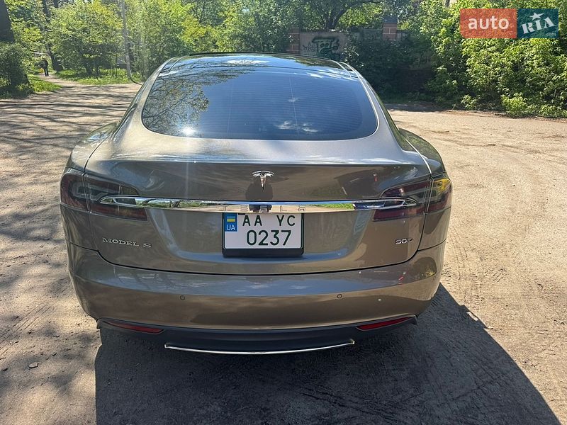 Лифтбек Tesla Model S 2015 в Киеве фото 9 Лифтбек Tesla Model S 2015 в Киеве