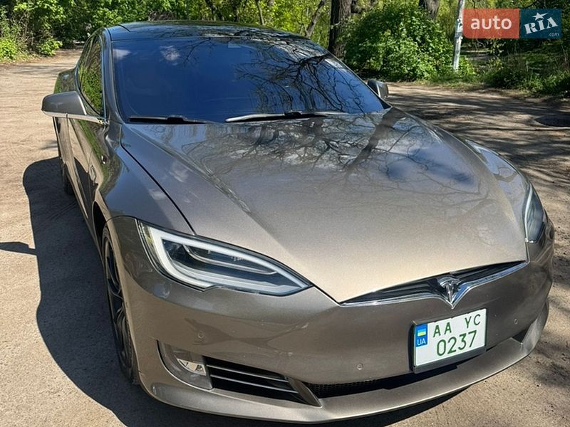 Лифтбек Tesla Model S 2015 в Киеве фото 14 Лифтбек Tesla Model S 2015 в Киеве