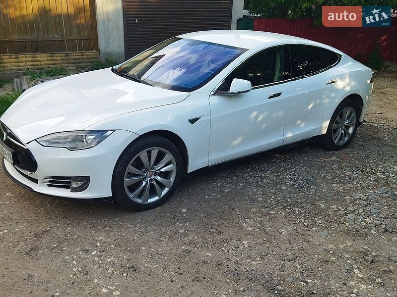 Tesla Model S 2014