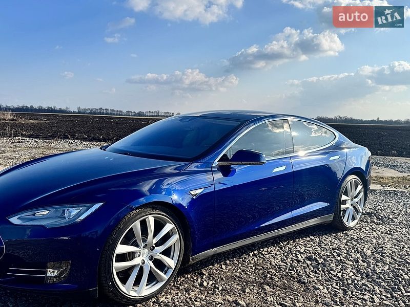 Ліфтбек Tesla Model S 2015 в Києві