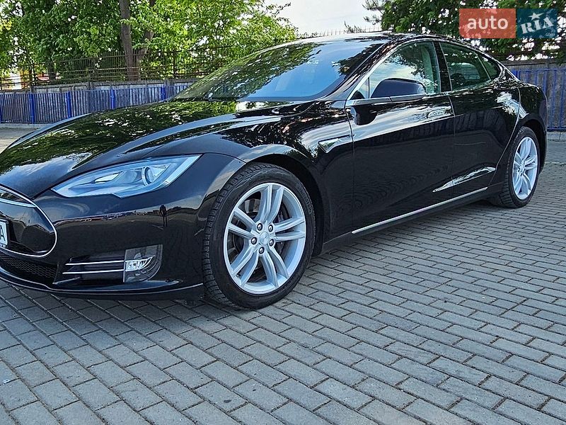 Лифтбек Tesla Model S 2013 в Тернополе Лифтбек Tesla Model S 2013 в Тернополе