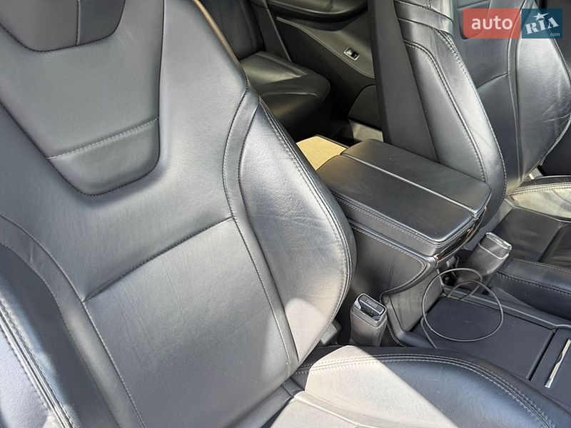 Ліфтбек Tesla Model S 2016 в Тячеві