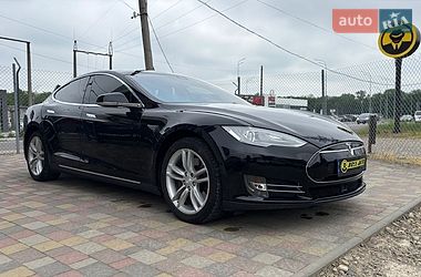 Ліфтбек Tesla Model S 2015 в Стрию
