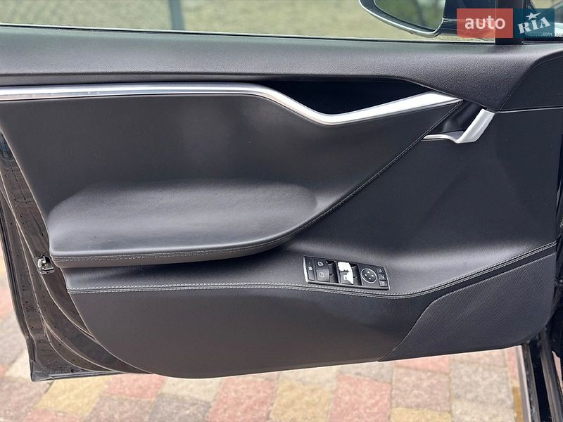 Ліфтбек Tesla Model S 2015 в Стрию фото 9 Ліфтбек Tesla Model S 2015 в Стрию