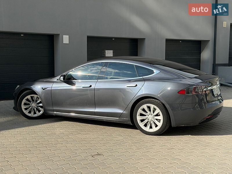 Лифтбек Tesla Model S 2019 в Тернополе