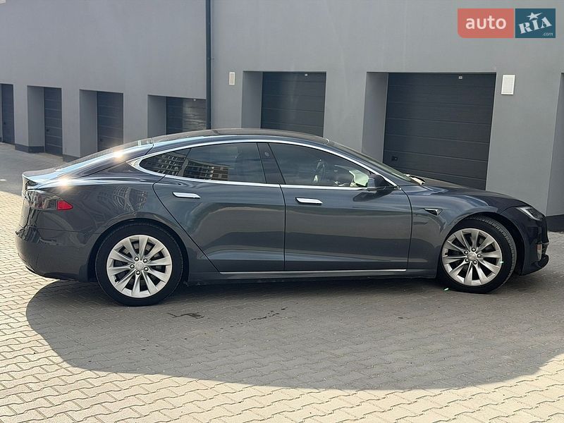Лифтбек Tesla Model S 2019 в Тернополе