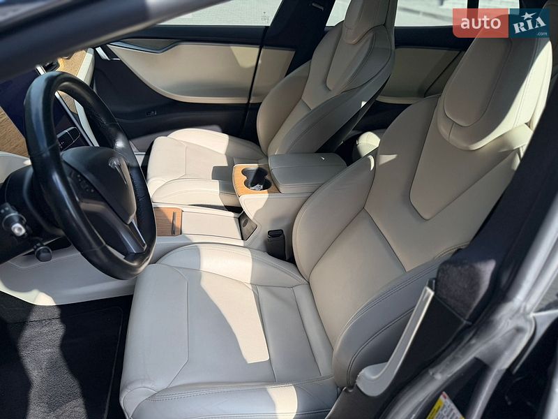 Лифтбек Tesla Model S 2019 в Тернополе