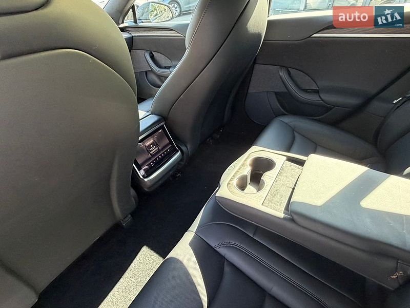 Ліфтбек Tesla Model S 2021 в Дніпрі
