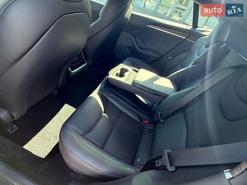 Ліфтбек Tesla Model S 2021 в Дніпрі