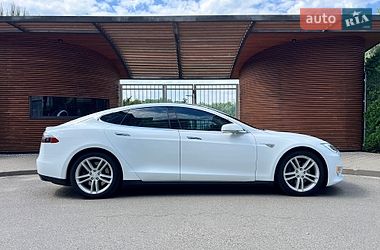 Ліфтбек Tesla Model S 2015 в Києві