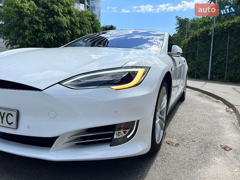 Ліфтбек Tesla Model S 2015 в Києві