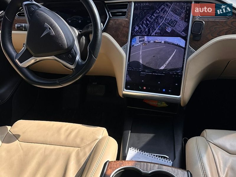 Лифтбек Tesla Model S 2017 в Черновцах