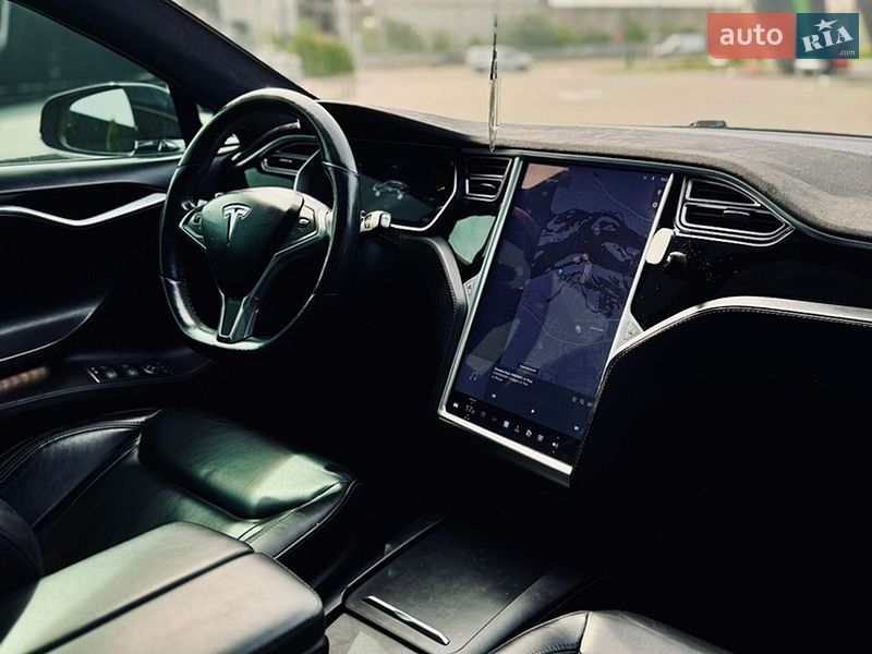 Ліфтбек Tesla Model S 2016 в Дніпрі
