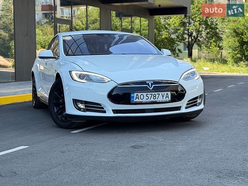 Ліфтбек Tesla Model S 2015 в Мукачевому