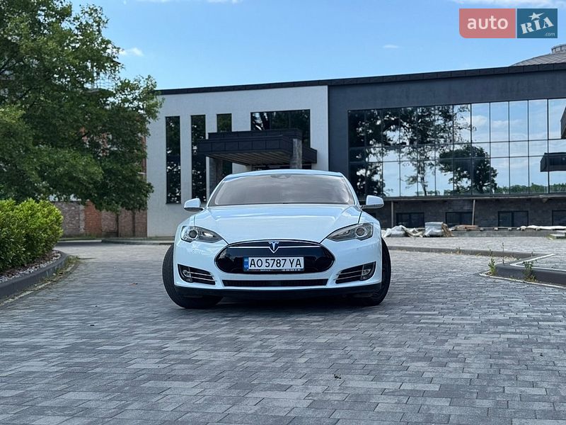 Ліфтбек Tesla Model S 2015 в Мукачевому