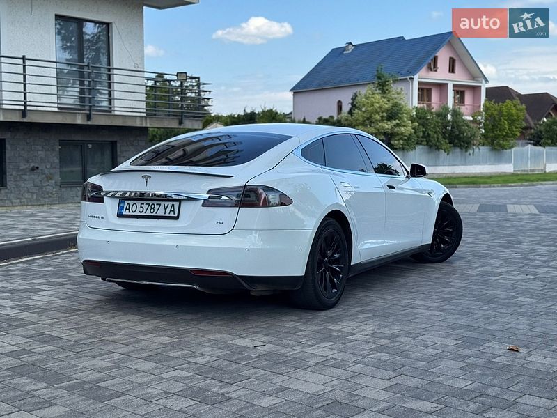 Ліфтбек Tesla Model S 2015 в Мукачевому