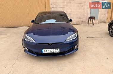 Лифтбек Tesla Model S 2016 в Луцке