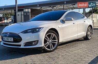 Лифтбек Tesla Model S 2014 в Львове