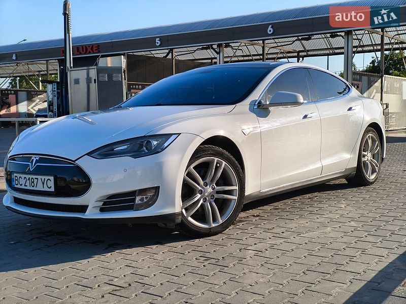 Ліфтбек Tesla Model S 2014 в Львові