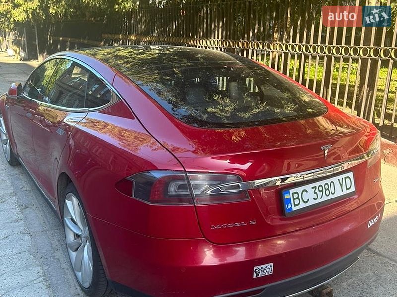 Ліфтбек Tesla Model S 2016 в Львові