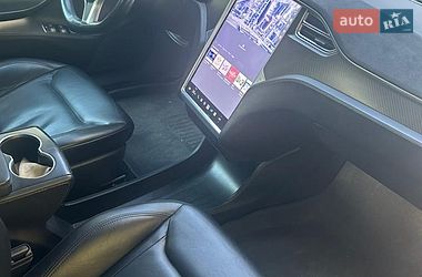 Ліфтбек Tesla Model S 2016 в Львові