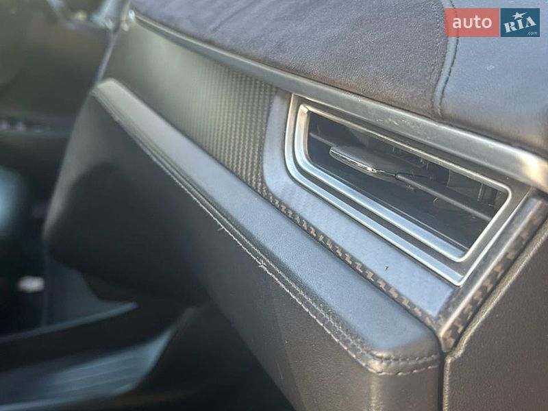 Ліфтбек Tesla Model S 2016 в Львові