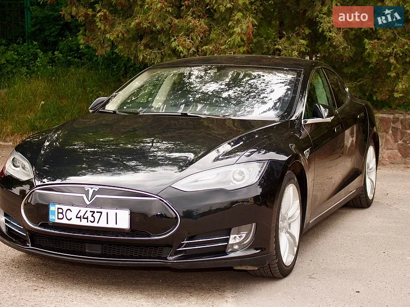 Tesla Model S 2015
