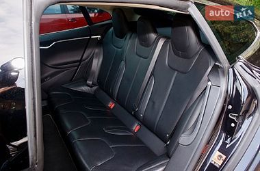 Ліфтбек Tesla Model S 2015 в Львові