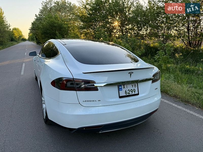 Ліфтбек Tesla Model S 2013 в Борисполі
