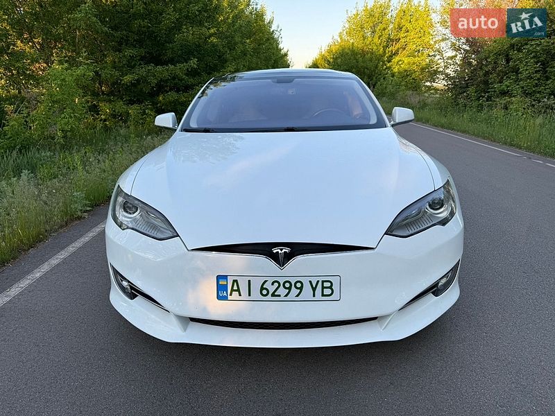 Ліфтбек Tesla Model S 2013 в Борисполі