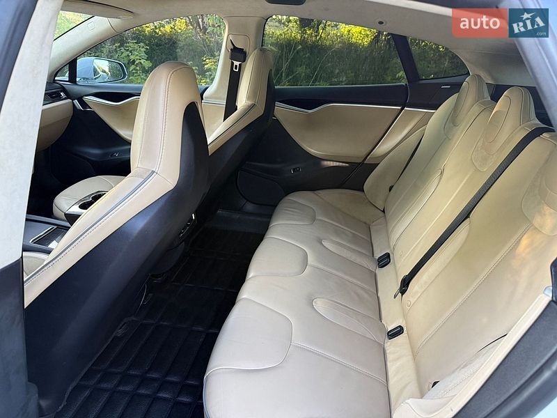 Ліфтбек Tesla Model S 2013 в Борисполі