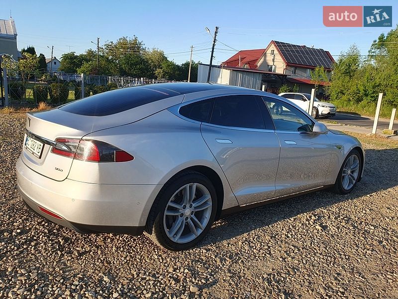Лифтбек Tesla Model S 2015 в Трускавце