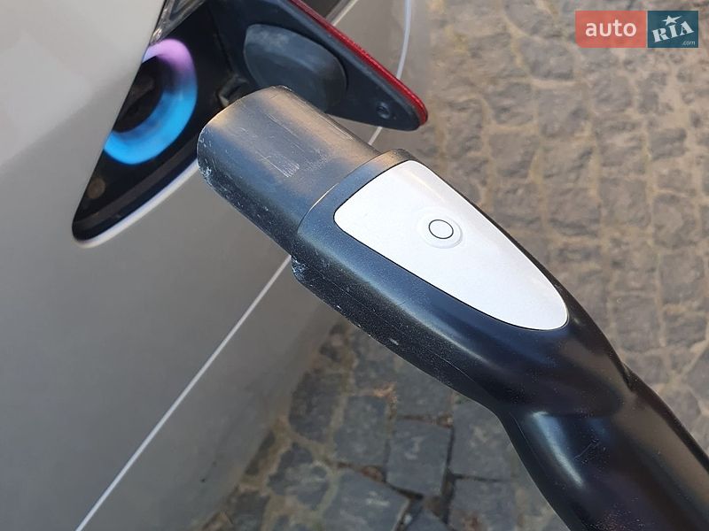 Лифтбек Tesla Model S 2015 в Трускавце
