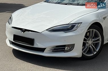 Ліфтбек Tesla Model S 2014 в Дніпрі