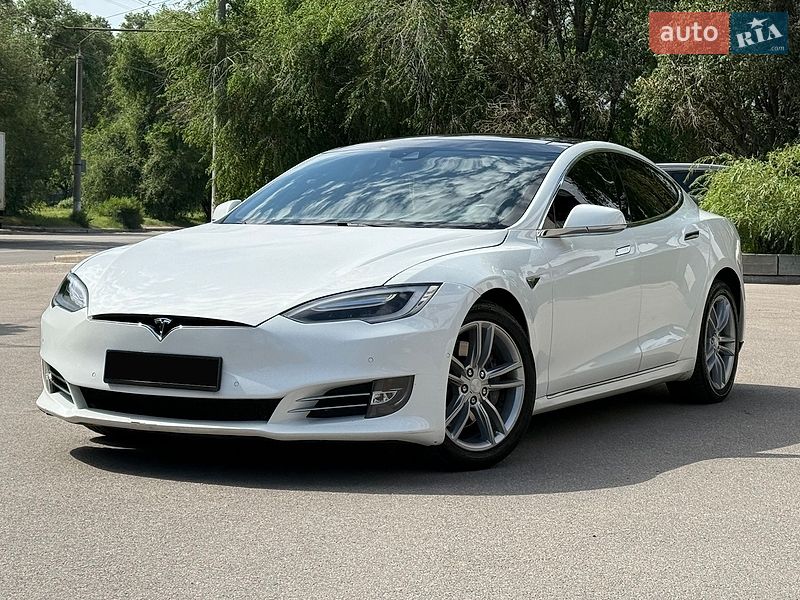 Ліфтбек Tesla Model S 2014 в Дніпрі