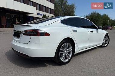 Ліфтбек Tesla Model S 2014 в Дніпрі