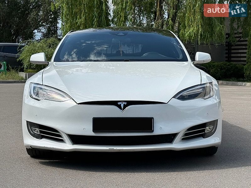 Ліфтбек Tesla Model S 2014 в Дніпрі
