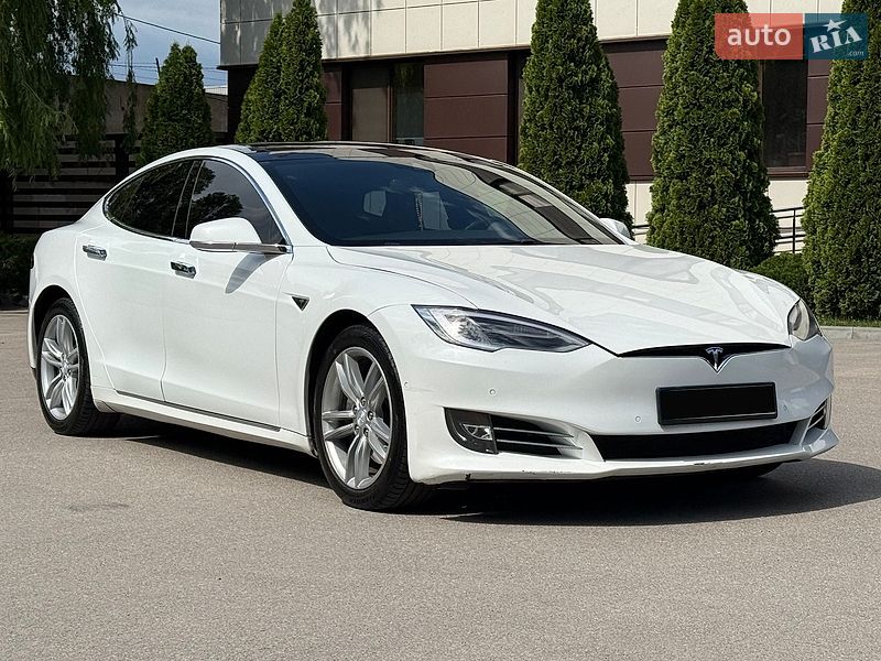 Ліфтбек Tesla Model S 2014 в Дніпрі