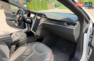 Ліфтбек Tesla Model S 2014 в Дніпрі