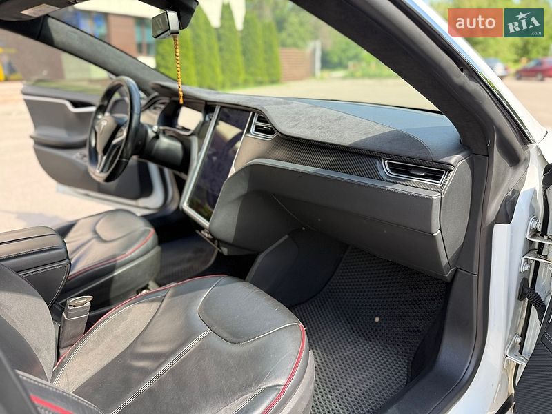 Ліфтбек Tesla Model S 2014 в Дніпрі