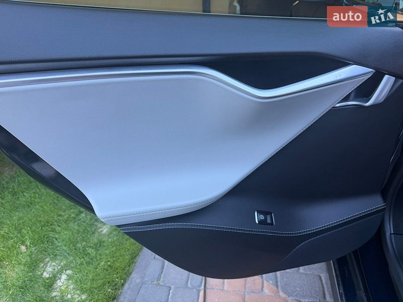 Ліфтбек Tesla Model S 2015 в Києві