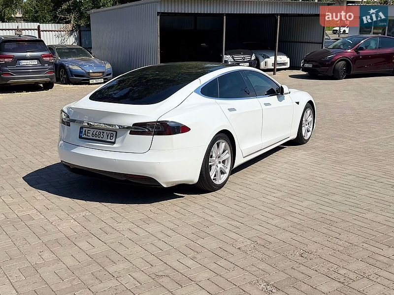 Лифтбек Tesla Model S 2020 в Днепре