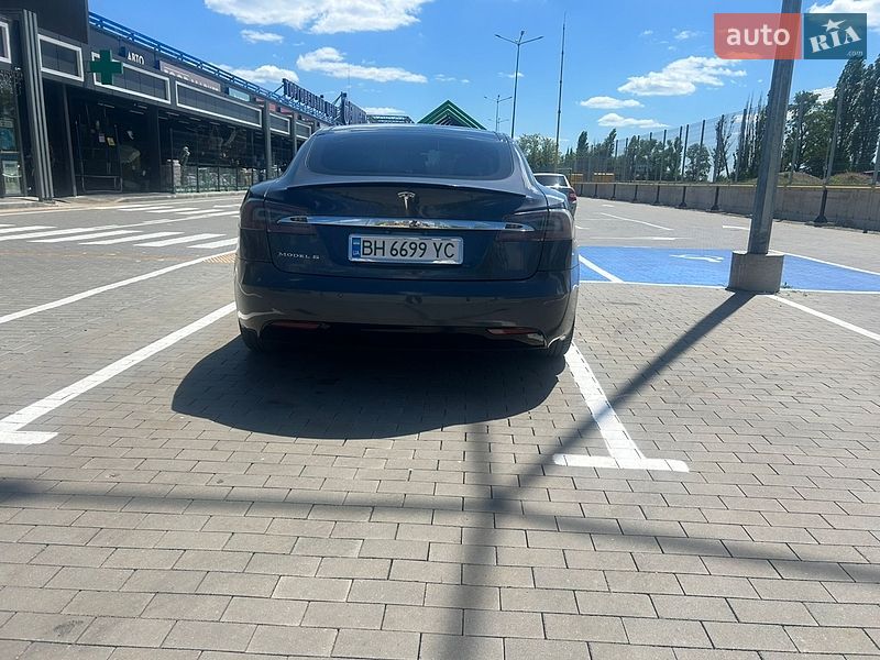 Лифтбек Tesla Model S 2017 в Первомайске