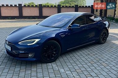 Ліфтбек Tesla Model S 2016 в Чернівцях