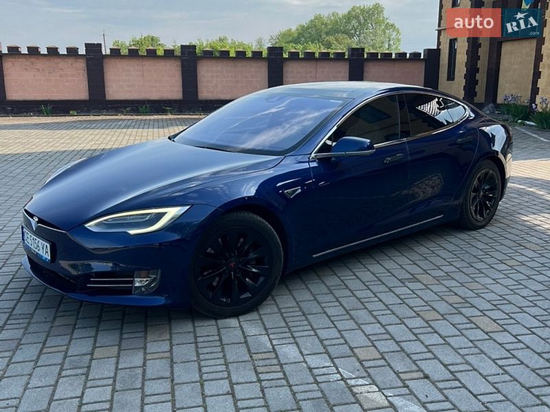 Ліфтбек Tesla Model S 2016 в Чернівцях