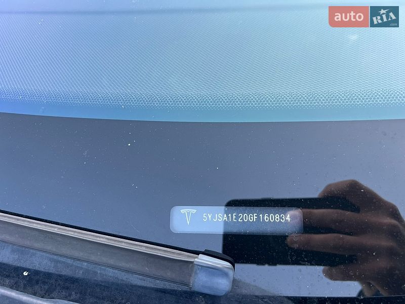 Ліфтбек Tesla Model S 2016 в Чернівцях