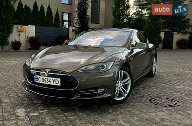 Ліфтбек Tesla Model S 2015 в Львові
