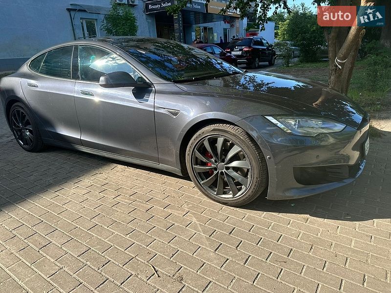 Ліфтбек Tesla Model S 2014 в Києві