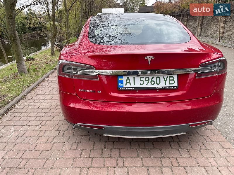 Tesla Model S 2014
